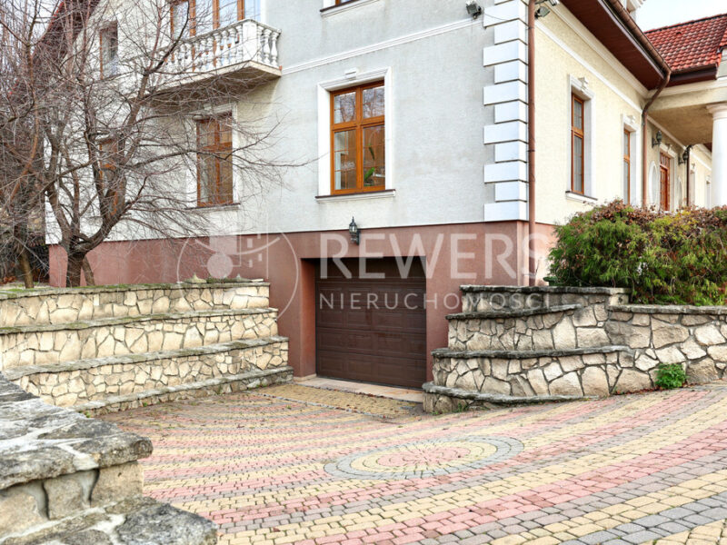 Lokal na wynajem - 500 m2 - blisko zamku