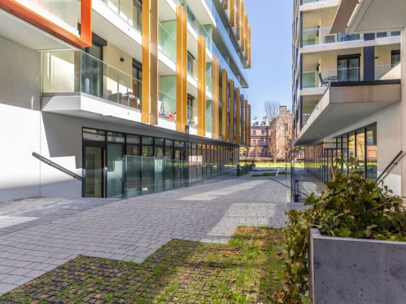 Lokal o pow. 112 m2 z witrynami Jasna/Wieniawska
