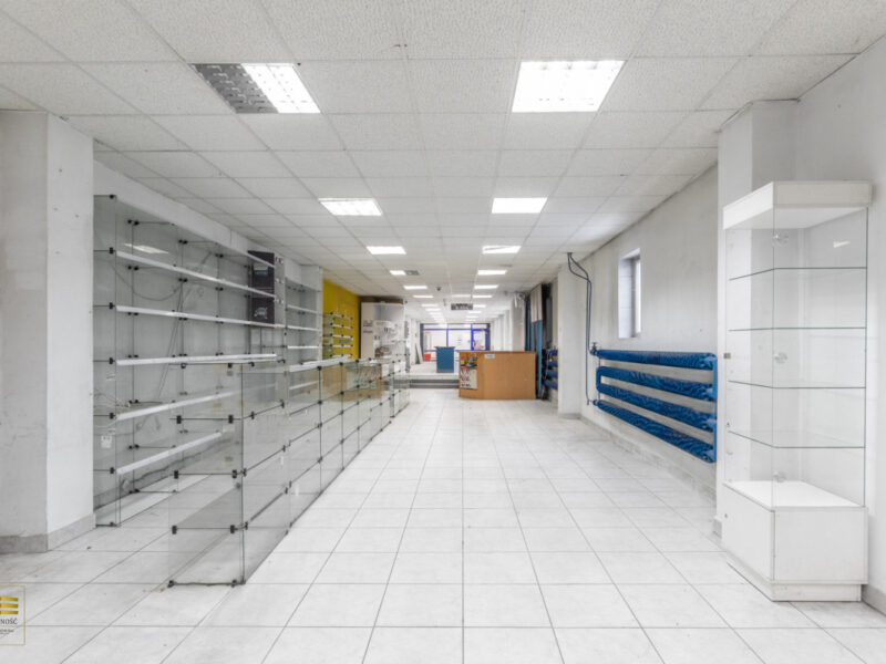 Zapraszam do zapoznania się z ofertą wynajmu lokalu handlowo-usługowego ok. 196 m2 w zmodernizowanym budynku handlowo-usługowym. Nieruchomość zlokalizowana jest -