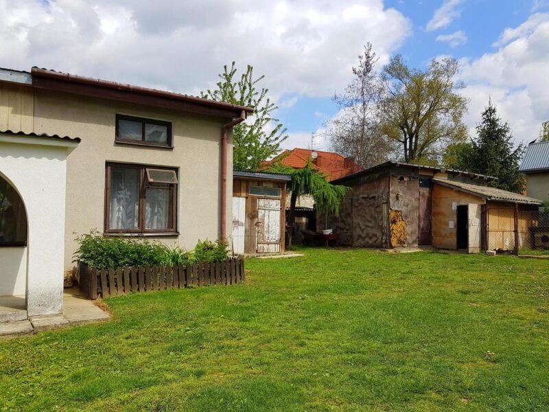 Niewielki dom ok 65 m² z ogródkiem o powierzchni ok 600 m²~~Dom do niedużego remontu, wyposażony - doskonała lokalizacja. Idealne dla singla lub pary chcących z- KONOPNICA, LUBELSKIE na SPRZEDAŻ