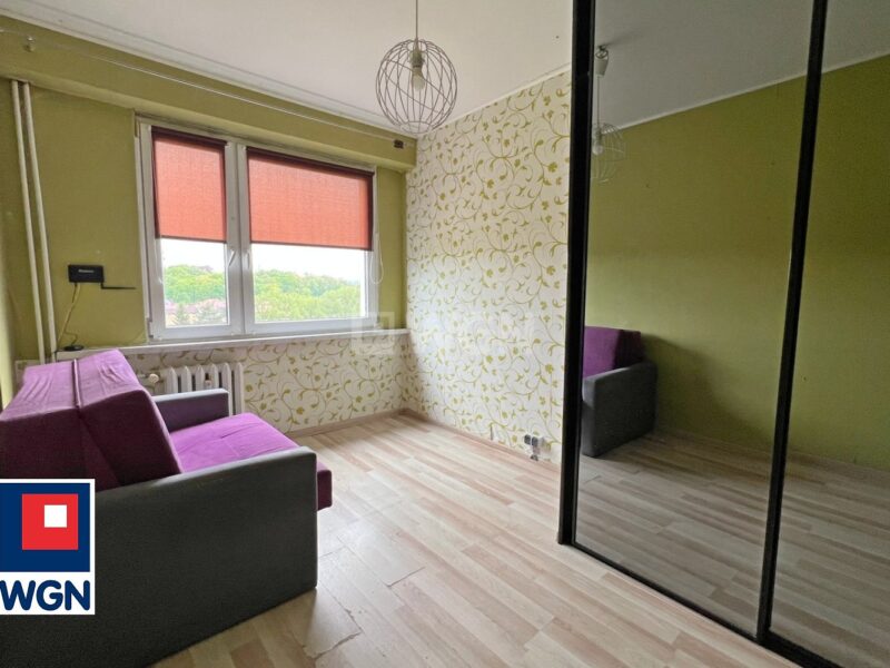 Mieszkanie na sprzedaż -Na sprzedaż trzypokojowe, przestronne mieszkanie z balkonem o powierzchni 63,12 m2 w Chrzanowie na lubianym osiedlu Niepodległości.