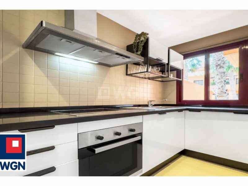 Mieszkanie, apartament na sprzedaż -Na sprzedaż stylowy apartament 100 m od morza, 2 pokoje z garażem, basenem i tarasem w Los Alcazares, prowincja Murcia.