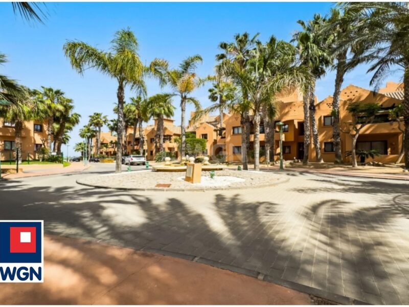 Mieszkanie, apartament na sprzedaż -Na sprzedaż stylowy apartament 100 m od morza, 2 pokoje z garażem, basenem i tarasem w Los Alcazares, prowincja Murcia.