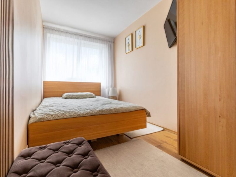 Oferta dostępna wyłącznie za pośrednictwem Franczewska NieruchomościTrzypokojowe mieszkanie o pow. 57 m2 na II piętrze / z IV w bloku ,. przy ul. Nałkowskich w  -Wrotków