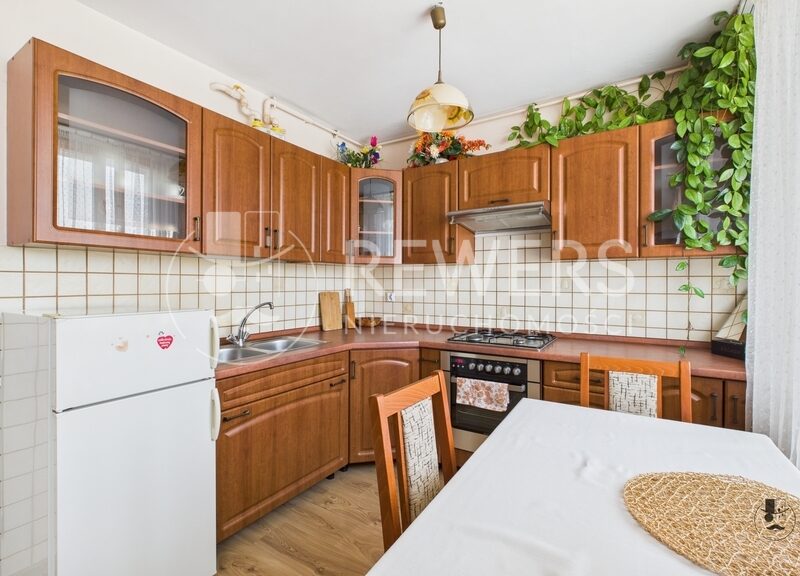 2-pokojowe mieszkanie z balkonem, 39 m2, Poniatowa, ul. SzkolnaNa sprzedaż jasne, funkcjonalne i bardzo ustawne 2-pokojowe mieszkanie o powierzchni 39 m2, położ - Na sprzedaż, 2 pokoje, balkon, idealne dla pary