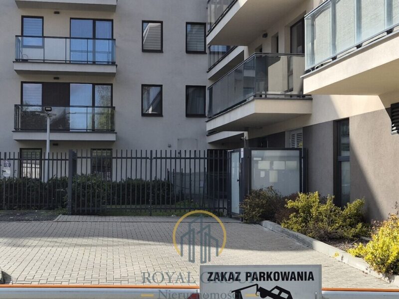 Miejsce postojowe o wymiarach 2,5 m/6m znajduje - Na sprzedaż miejsce postojowe z piwnicą w Wiktoryn