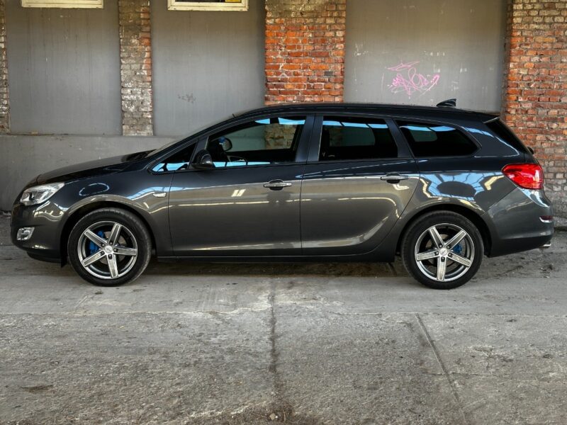 OPEL, ASTRA SPORTS TOURER 2011r. 1,4 Turbo, sprowadzona zarejestrowana