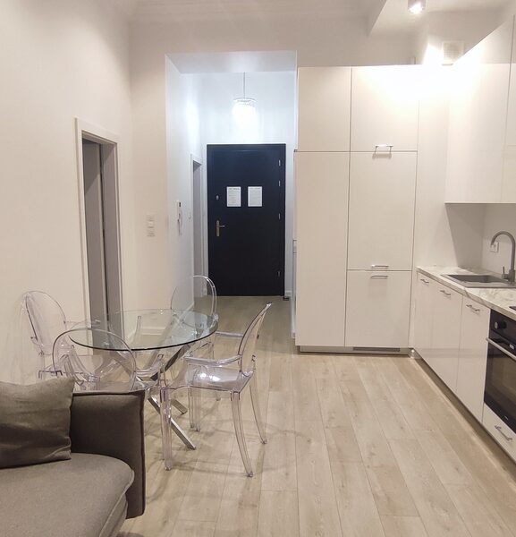 Prezentujemy niepowtarzalny, ekskluzywny apartament na wynajem, w zabytkowym, odrestaurowanym gmachu "Art Deco" przy ulicy Spokojnej 10".~Mieszkanie jest nowocz- LUBLIN, LUBELSKIE na WYNAJEM