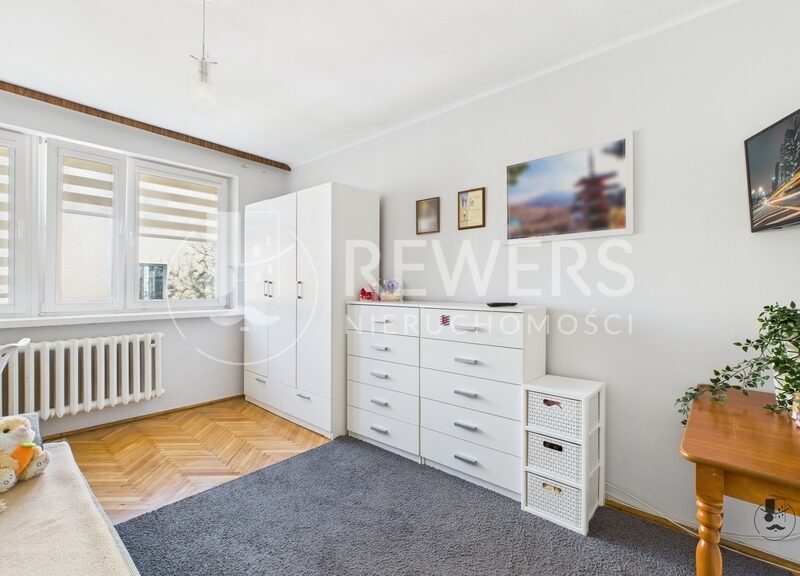 Na sprzedaż 2-pokojowe mieszkanie 49,4 m² w Świdniku, przy ul. Spółdzielczej 1 – balkon, osobna kuchnia, piwnica, spokojna i zielona okolica. Idealne do zamiesz - MIESZKANIE na SPRZEDAŻ , ŚWIDNIK