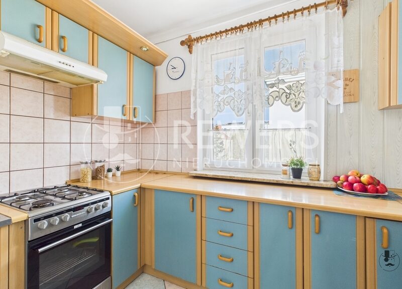Na sprzedaż 2-pokojowe mieszkanie 49,4 m² w Świdniku, przy ul. Spółdzielczej 1 – balkon, osobna kuchnia, piwnica, spokojna i zielona okolica. Idealne do zamiesz - Sprzedam 2 pokoje Świdnik 49,4 m² balkon centrum