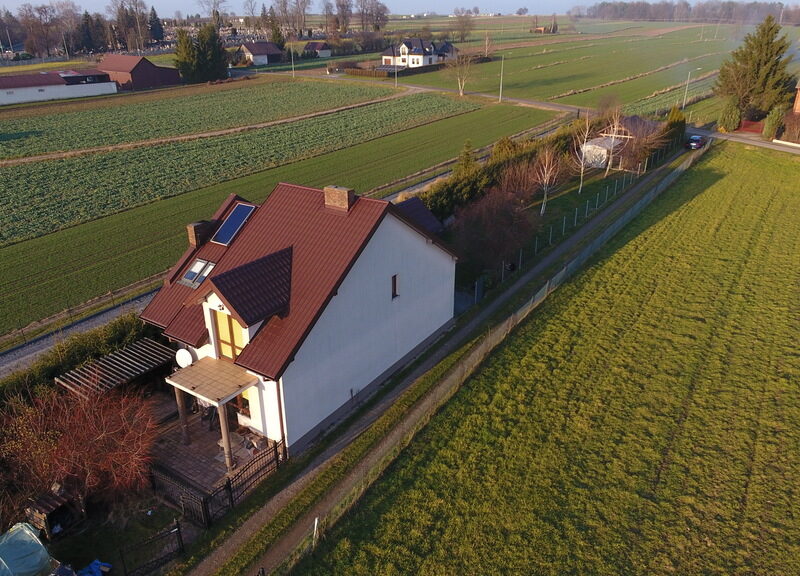 Dom, Bychawa, 180m2 ~~Budynek:~-4 pokoje + salon ~-180 powierzchni całkowitej (142 użytkowej)~-wymurowany z gazobetonu~-ocieplony styropianem ~-dach z blachodac- BYCHAWA, LUBELSKIE na SPRZEDAŻ