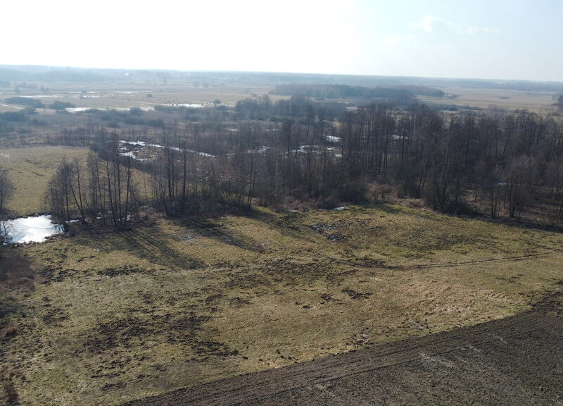 Działka o powierzchni ok. 26 arów.~Działka o oznaczeniu MR, zabudowa zagrodowa~Prąd, światłowód obok działki,~Pierwsza linia zabudowy~Działka czysta i płaska~~N- SIEMIEŃ, LUBELSKIE na SPRZEDAŻ