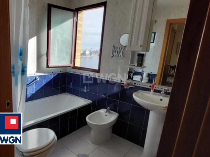 na sprzedaż -Alicante Benidorm, na sprzedaż widokowy, dwupoziomowy apartament o powierzchni 151m2, przy morzu.