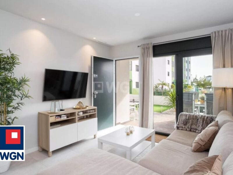 na sprzedaż -Alicante Orihuela Costa, na sprzedaż prestiżowe mieszkanie z ogródkiem, blisko plaży, o powierzchni 77m2.