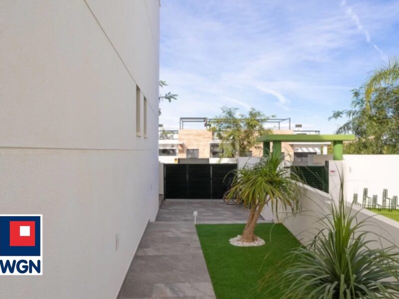na sprzedaż -Alicante Orihuela Costa, na sprzedaż prestiżowe mieszkanie z ogródkiem, blisko plaży, o powierzchni 77m2.