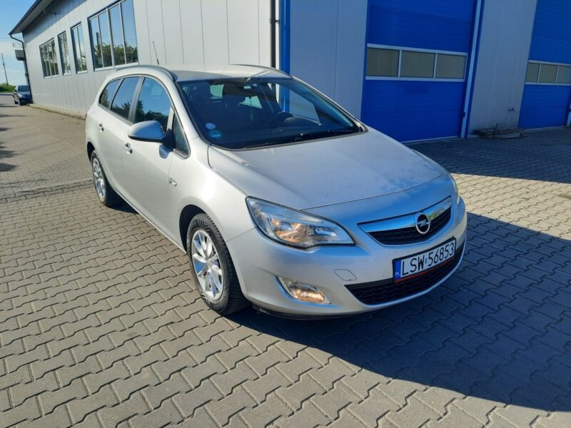 Opel Astra Benzyna 2011 na sprzedaż - Lubelskie