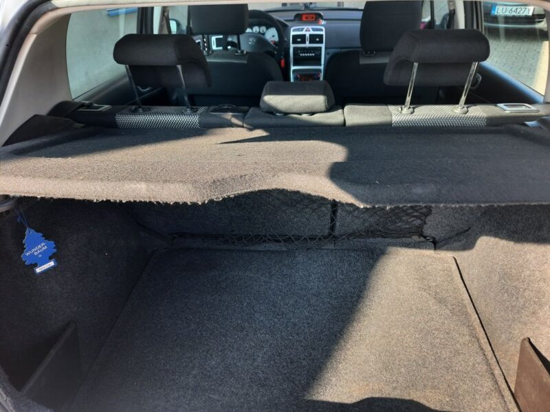 1.6 benzyna 109 KM klimatyzacja ważne opłaty